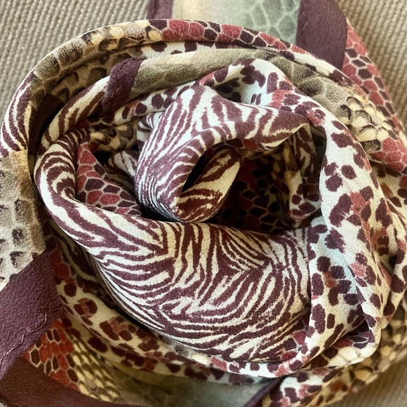 ANNE KLEIN vintage silk bandanna - Picture 5 of 12